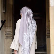 (siti khadijah) mendakwa telekung miliknya buatan vietnam yang kini dijual di laman. Siti Khadijah And Duck Fight Against Fakes