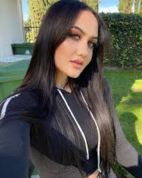 Cassie Martin's Instagram, Twitter & Facebook