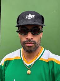 Rashida Anderson's Instagram, Twitter & Facebook