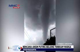 Mencekam Begini Rekaman Video Amatir Puting Beliung Di Yogyakarta Bagian 1