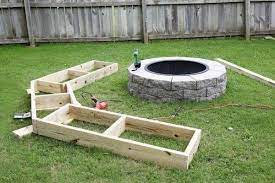 Diy Circle Bench Around Your Fire Pit 1001 Gardens Backyard Fire Fire Pit Bench Fire Pit Seating