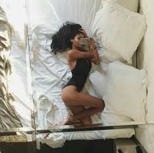 Selena In Bed Goruntuler Ile Fotograf Ipuclari Unluler Guzel Kadinlar