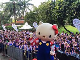 The music festival which first premiered on last year's event kicked off with a ton of fun sports activities and ended with everybody dancing the night away while glowing in the surrounding darkness. Hello Kitty Run Malaysia 2016 Asia Trend