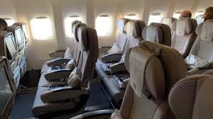 Women pilots fly emirates skycargo boeing 777 freighter to 4 continents | international women's. Review Emirates Economy Class In Der Boeing 777 300 Dusseldorf Nach Dubai