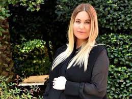 İnstagram'da yaptığı fotoğraf paylaşımlarıyla bir dönem gündemden düşmeyen yasmin erbil son olarak babası tarafından londra'ya gönderilmişti. Mehmet Ali Erbil In Kizi Sezin Dogurdu Kizlar Unluler Insan