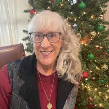 I absolutely loathe it being this dark at 5:50pm. 🙄 Softball game at 8pm  which is basically midnight 😆