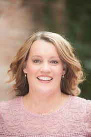 128 What You Need to Know When Writing a Memoir with Lyneta Smith