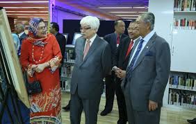 Tun (dr) haji ahmad sarji abdul hamid merupakan seorang tokoh pentadbir di malaysia. Tun Ahmad Sarji Contributes His Personal Collection To Ukm Ukm News Portal
