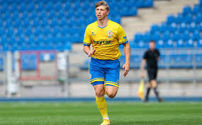 Ich finde es so krass und bemerkenswert wie der zusammenhalt in diesem verein ist!! Eintracht Braunschweig Profivertrag Fur Felix Stumpe Liga3 Online De