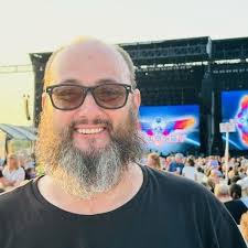 Kevin Costello (@dinkdinkglass) • Instagram photos and videos