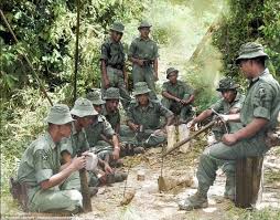 Orang melayu tidak tertarik dgn komunis kerana bertentangan dgn agama islam dan adat resam. Ashraf Muhamad On Twitter Malaya Memenangi Hati Dan Fikiran Komunis Selain Penentangan Bersenjata Melawan Komunis Di Tanah Melayu Hari Ini 8 September 1955 Adalah Hari Pertama Bermulanya Tawaran Pengampunan Beramai Ramai Tpr