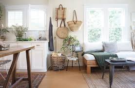 Une Petite Maison Au Charme Rustique Chic Planete Deco A Homes World Decoration D Une Petite Piece Decoration Maison Petite Maison Cottage