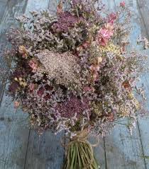 What stores sell dried flowers. Dried Flowers Are A Leading Interiors Trend Of 2021 Who What Wear