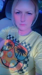 Jen Hess's Instagram, Twitter & Facebook