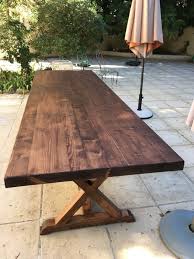 grande table exterieure sur mesure en bois massif pieds x charpente table exterieur bois table exterieur salle a manger industrielle