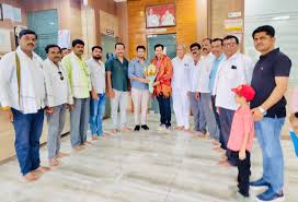 प्रा. शरद खिल्लारे यांची दक्षिण आफ्रिकेतील अल्ट्रा मॅरेथॉनमध्ये ऐतिहासिक कामगिरी; पटकावले मानाचे ‘बिल रोवन’ पदक