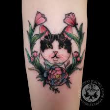 Cat Tattoos Are Always Awesome Check Out This Color Neo Traditional Cat In Floral Reef Frame Tattoo By Jordyn Grine Tattoo At Framed Tattoo Tattoos Body Art
