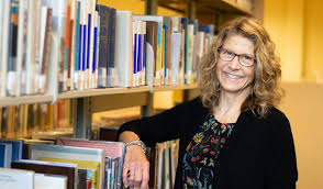 Cindy Aden Brings Library Corporate Experience To Ischool Faculty Information School University Of Washington In 2020 Faculties Library Business Person