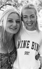 Jennifer Cuthbertson's Instagram, Twitter & Facebook