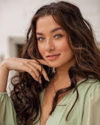 Serena Mobley's Instagram, Twitter & Facebook