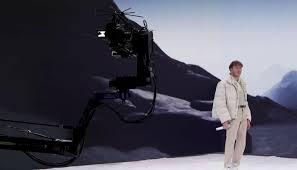 Eddy de pretto bateaux mouches clip officiel. Pourquoi Le Dernier Clip D Eddy De Pretto Est Une Prouesse Technologique Arty Magazine