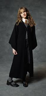 Find this pin and more on mottowoche by galinagorst. Hermine Granger Harry Potter Kleidung Hermione Kostum Hermine Granger