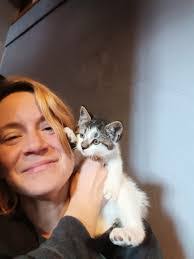 Ellie Amos's Instagram, Twitter & Facebook