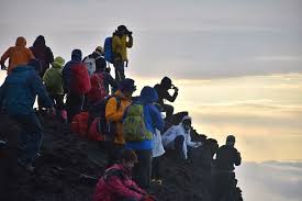 Compliance With Mt Fuji Entrance Fee Still Low Pref Governments At Odds Over Cause The Mainichi