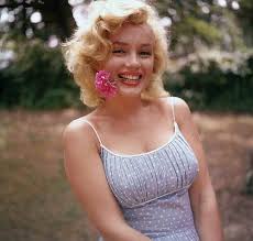 How tall was monroe and how much did she weigh? Marilyn Monroe Hairstyles Vintage Style Hair 2016 Stylezco
