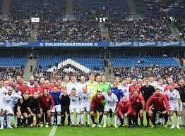 2012 kehrte van der vaart noch einmal zum hsv zurück. Emotionales Abschiedsspiel Von Rafael Van Der Vaart Hsv De