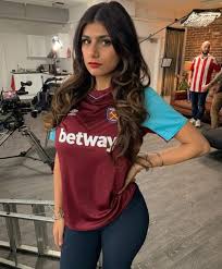 Quién es Mia Kahlifa, la reina del porno: a diez años del comienzo de una  carrera que duró un verano