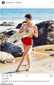 У сэльмы есть три старшие сестры: Selma Blair Poses Topless For Fun Instagram Beach Snaps With Large Sunhat Protecting Her Modesty Aktuelle Boulevard Nachrichten Und Fotogalerien Zu Stars Sternchen