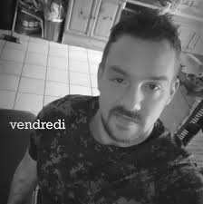 Bonsoir ☺️ Je cherche quelques humains sympas pour jouer et papoter un peu  🌸 En ce moment je suis surtout sur World of Warcraft et Disney Dreamlight  Valley, mais j'ai d'autres jeux