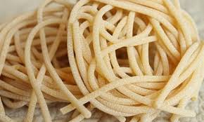 Viene servita come antipasto, accompagnata da salumi e formaggi. Pici All Aglione 5 Indirizzi Per Raccontare La Cucina Della Memoria Toscana La Repubblica