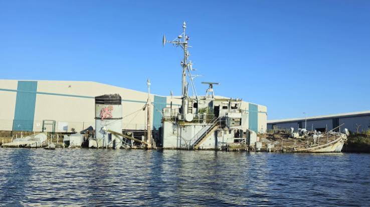 Ton-Class minesweeper HMS Bronington (M1115) still half submerged at  Gilbrook Basin, West Float, Birkenhead, 2024 [7383×4153] [OC] :  r/WarshipPorn