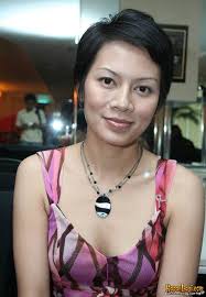 Galeri Foto Dewi Lestari, Foto Terbaru, Foto Populer