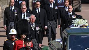 Siguiendo la voluntad del duque de edimburgo, fallecido el pasado viernes, sus restos se enterrarán en las inmediaciones del castillo de windsor, unos 50 el castillo de windsor, donde se llevará a cabo el funeral del príncipe felipe, esposos de isabel ii afp. Mmxbrwyqcgsmbm