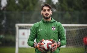 Beşiktaş, stuttgart kickers'in kalecisi günay güvenç ile anlaşmaya vardı. Gazisehir Gaziantep Kanalinda Acilan Gunay Guvenc Basligimiza Yazilmis Entryleri Gormek Isterseniz Linki Takip Edin Gunay Guvenc Fut Futbol Futbolcular Mac