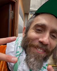 Hoy en el “DÍA INTERNACIONAL DEL REGGAE” les presento a mi primer invitado  para el próximo sencillo “NUNCA…UN PASO ATRÁS” será un lujo tener a mi  carnal y talentosísimo @lengualerta !!!, ¡¡¡P R O X I ...