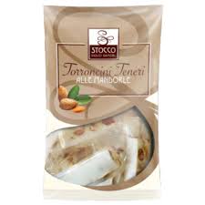 Le mandorle sono protagoniste di diverse preparazioni in questo periodo (pensate ad esempio alle deliziose mandorle pralinate) e il croccante è tra i dolci che meglio ne esaltano il gusto unico e la croccantezza. Torroncino Alle Mandorle Teneri 130 G
