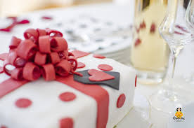 Wir haben für sie die besten kuchen geschenk produkte in dieser kategorie aufgelistet: Fruchtige Geschenk Torte Mit Buttercreme Backina De