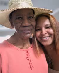 bestpartoftoday #mrs.davis #eleventhgradeenglishteacher #teacher  #highschoolmemories #highschoolteacher #highschoolenglishteacher #iloveher  #sohappytoseeher deh way I run up and hug her 🤣 she was like wtf!  Ahahahahah today was a great day! Thanks ...