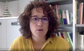 La directora de l'institut, Roser Cervera, explica com s'ha organitzat  l'institut durant el confinament