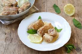 Gli involtini di lonza, cotti in padella con una noce di burro, non vi deluderanno. Involtini Di Lonza Con Prosciutto E Formaggio La Ricetta Del Secondo Piatto Veloce E Saporito