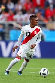 El volante pedro aquino fue el mejor jugador peruano en el encuentro que se perdió contra en otro momento, pedro aquino sostuvo que se encuentra muy feliz por anotar su primer gol con la. Pedro Aquino Poster 3352577 Celebposter Com