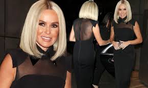 16 февраля 1971, бишопс уолфем (англ.)русск., хэмпшир, англия) — британская актриса и телеведущая. Amanda Holden Displays Her Bronzed Complexion As She Leaves The Bgt Auditions Daily Mail Online