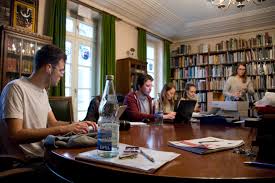 Haus schlesien fırsatlarına bakın (ücretsiz iptal seçeneği ile tamamen iade edilebilir fiyatlar dâhil). Studentenseminare Haus Schlesien