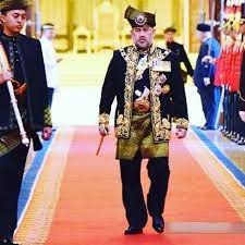 Pasangan ini berkahwin di kota baharu, kelantan pada 15 november 2004 dan ada yang mengatakan perkahwinan ini. Lebih Dekat Dengan Sultan Muhammad V Raja Malaysia Yang Menikahi Miss Moscow 2015 Lifestyle Liputan6 Com