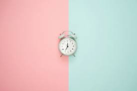 Zomertijd is een aanduiding voor een periode in de zomermaanden waarin de klok een uur vooruit is gezet. Klok Verzetten 2021 Wanneer Moet De Klok Een Uur Vooruit Achteruit