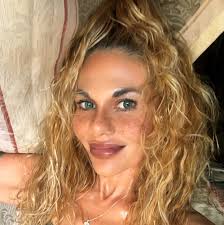 Hi everyone! 🌟 You can support me by sending Stars